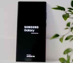 Samsung déploie une mise à jour qui devrait régler de nombreux bugs sur votre Galaxy S22